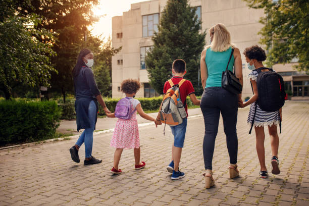 Parents with elementary school students going to school with face masks
